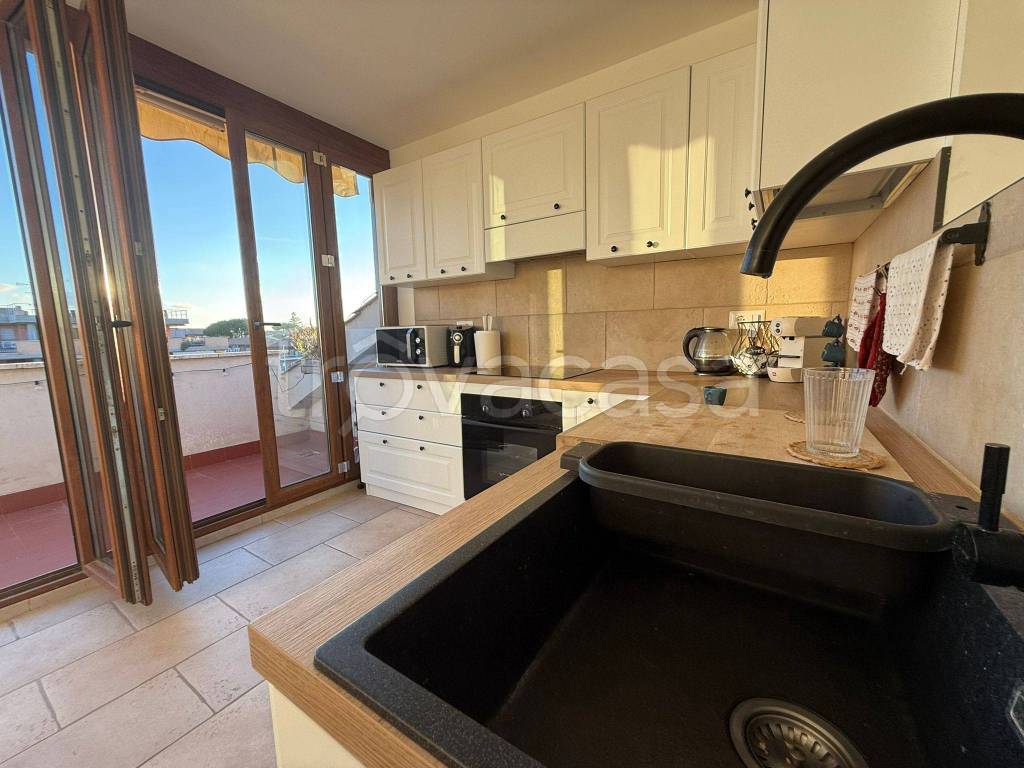 appartamento in vendita a Roma in zona Casal Morena