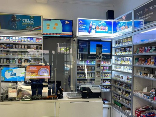 negozio in vendita a Roma in zona Spinaceto