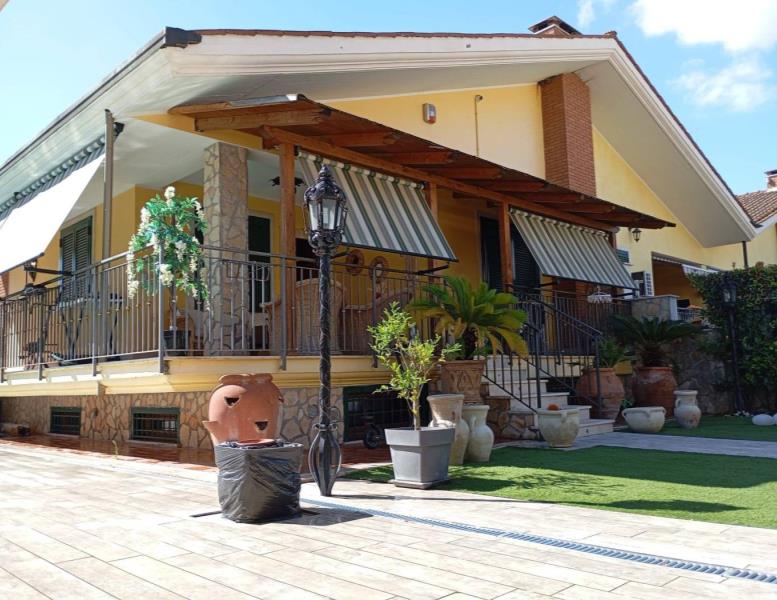 casa indipendente in vendita a Roma in zona Case Rosse