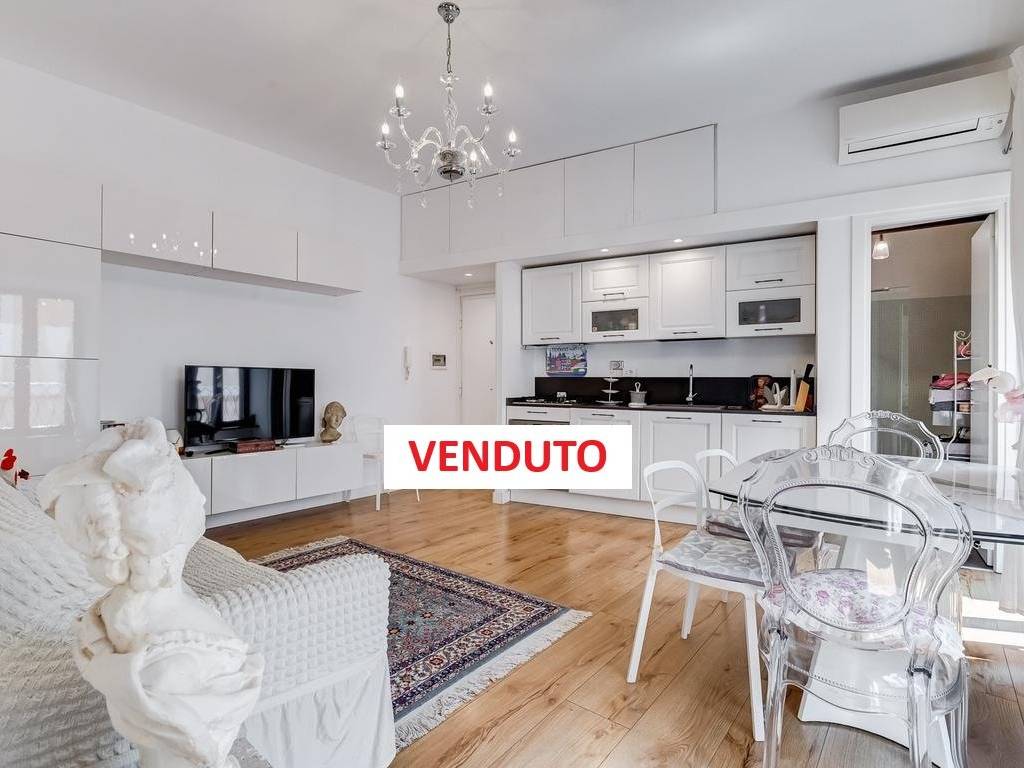 appartamento in vendita a Roma in zona Rione Monti/Campitelli