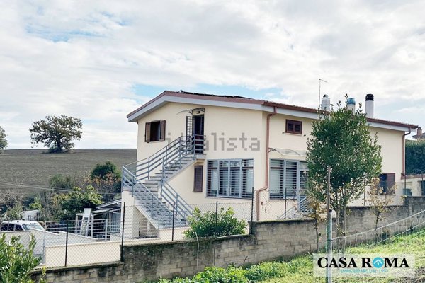 appartamento in vendita a Roma in zona Valle Muricana