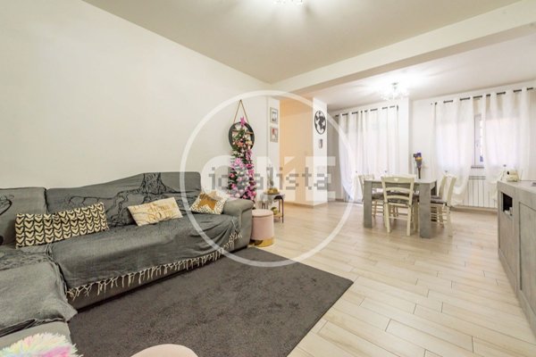 appartamento in vendita a Roma in zona Castelverde