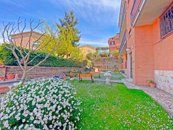 appartamento in vendita a Roma in zona Acilia