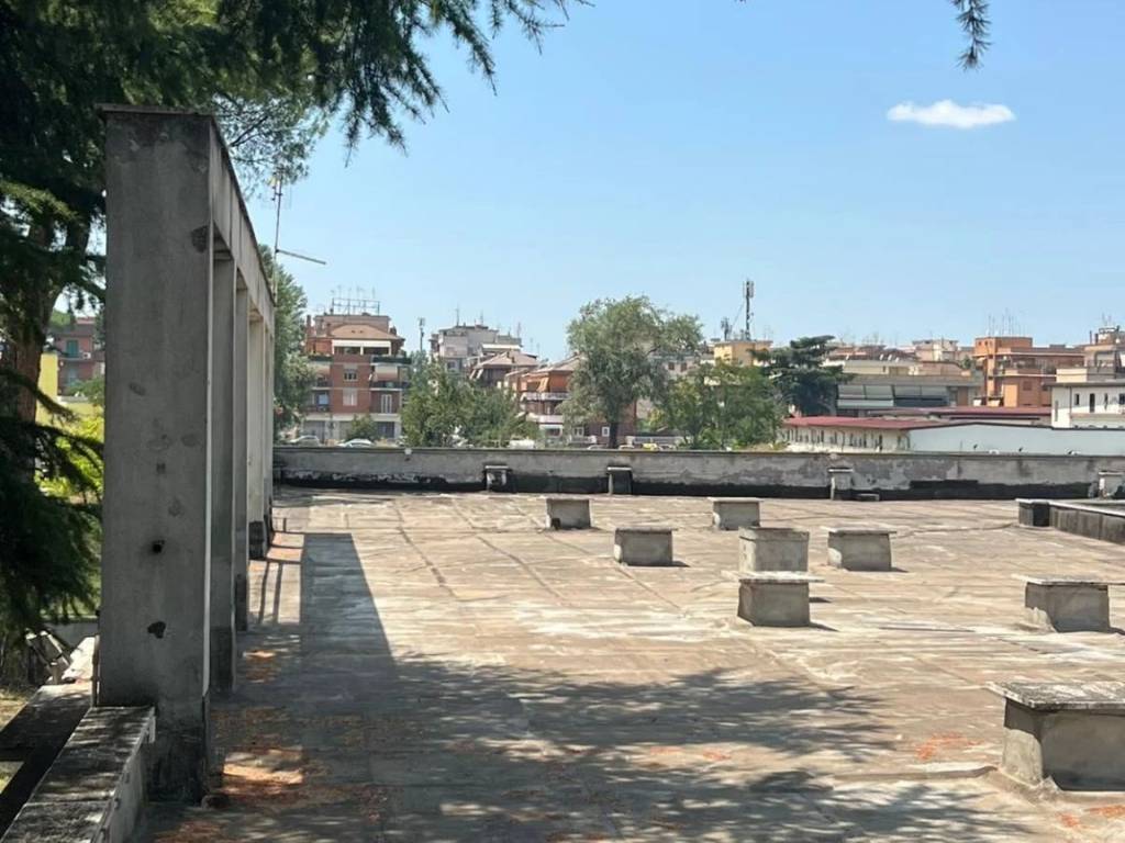 locale commerciale in vendita a Roma in zona Alessandrino