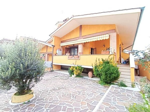 casa indipendente in vendita a Roma in zona Ardeatino