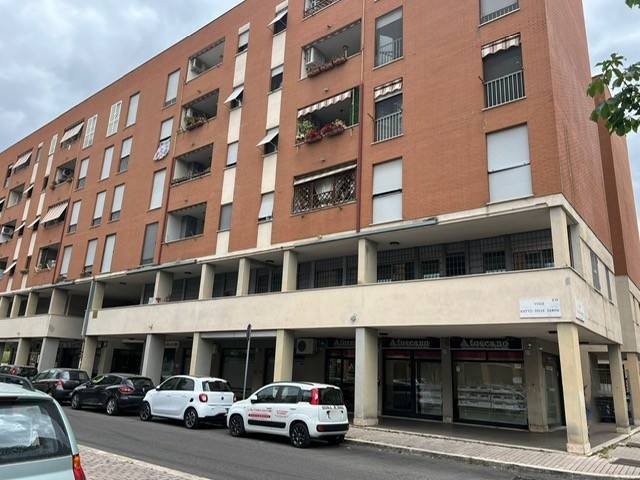 appartamento in vendita a Roma in zona Casal Monastero