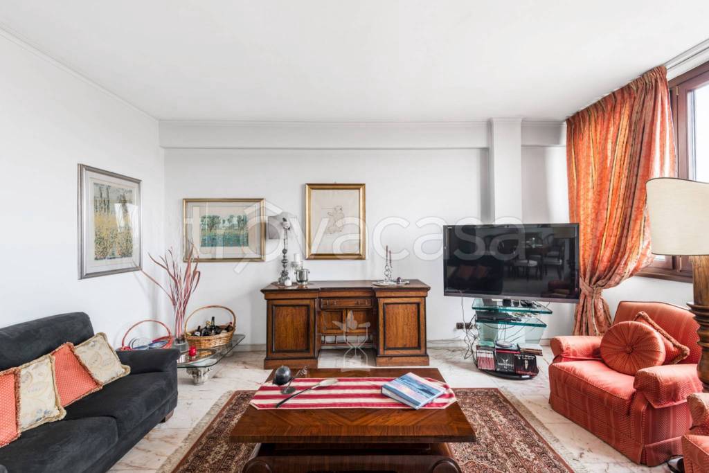 appartamento in vendita a Roma in zona Ostiense