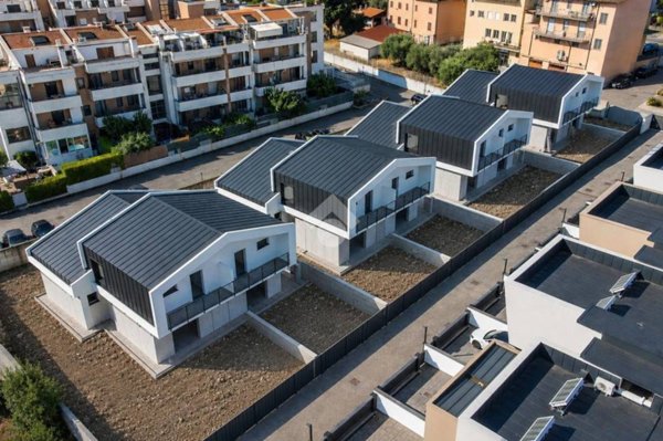 casa indipendente in vendita a Roma in zona Castelverde