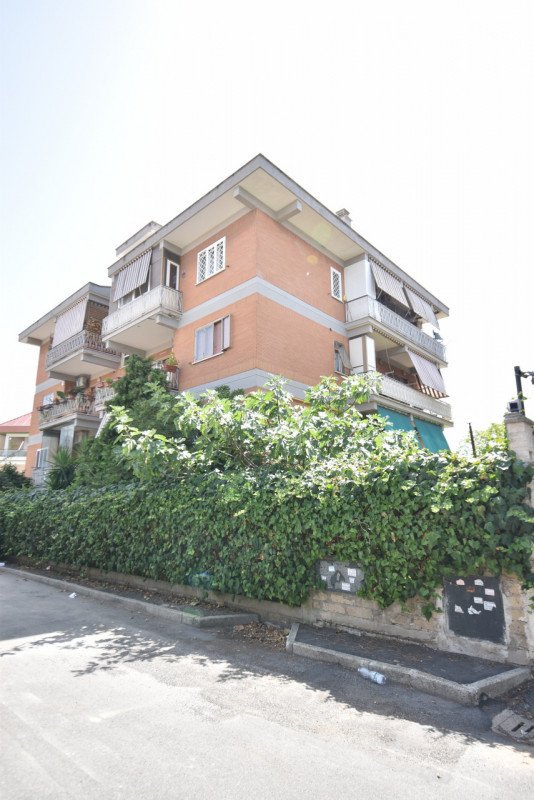 appartamento in vendita a Roma in zona Torrevecchia