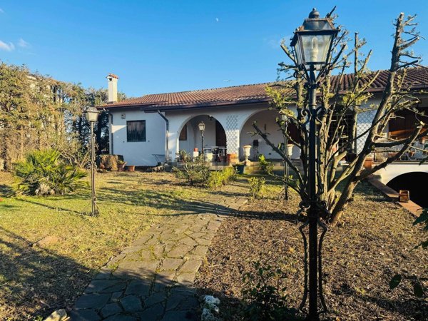 casa indipendente in vendita a Roma in zona Trigoria