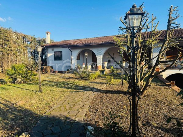 casa indipendente in vendita a Roma in zona Trigoria