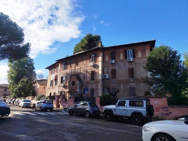 appartamento in vendita a Roma in zona Ostiense