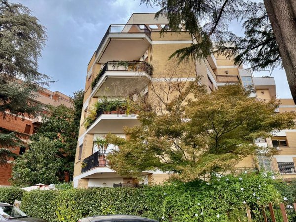 appartamento in vendita a Roma in zona Tomba di Nerone