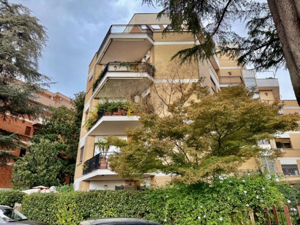 appartamento in vendita a Roma in zona Tomba di Nerone