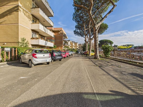 appartamento in vendita a Roma in zona Tomba di Nerone