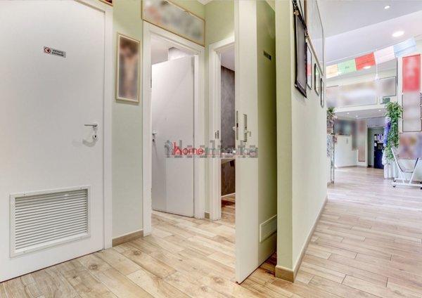 locale commerciale in vendita a Roma in zona Celio