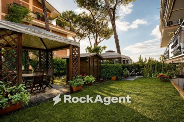 appartamento in vendita a Roma in zona Torre Gaia