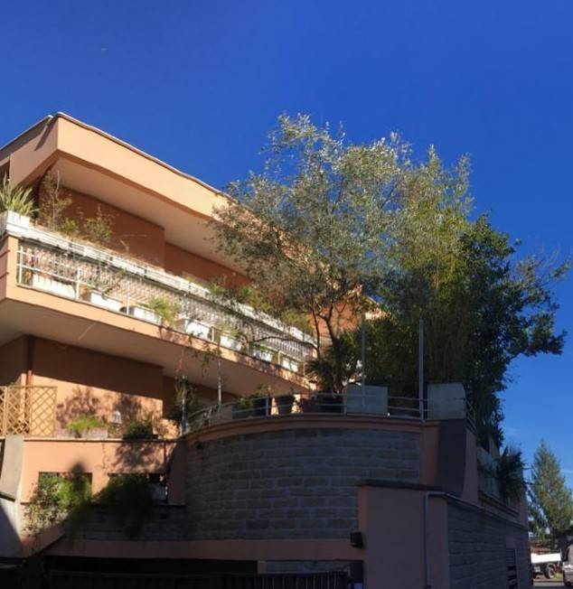 appartamento in vendita a Roma in zona Tomba di Nerone