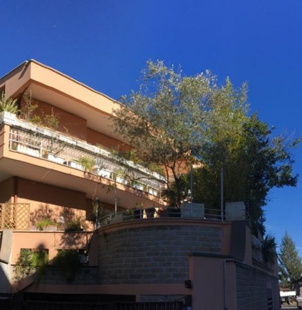 appartamento in vendita a Roma in zona Tomba di Nerone