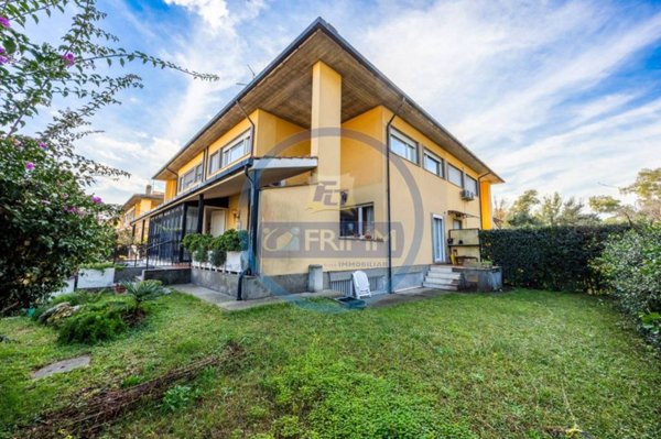 casa indipendente in vendita a Roma in zona Casal Palocco