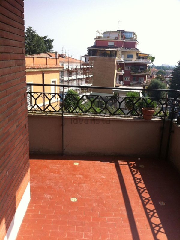 appartamento in vendita a Roma in zona Tomba di Nerone