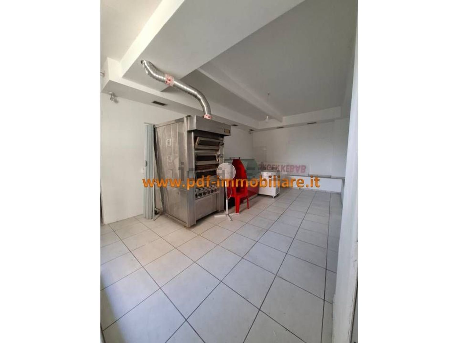 locale commerciale in vendita a Roma in zona Collatino