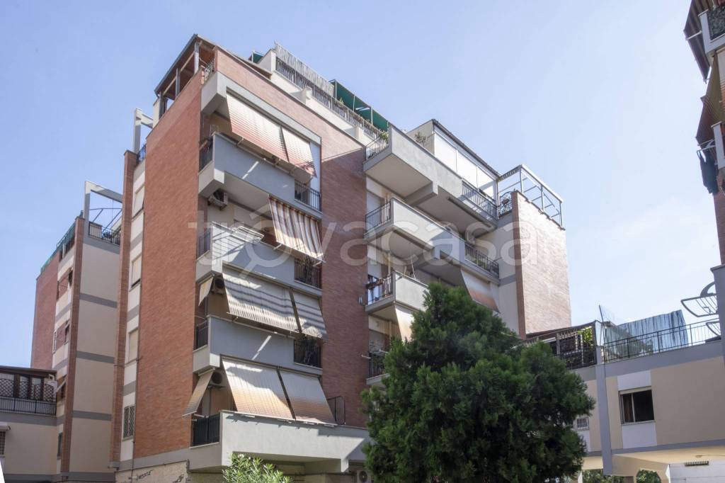appartamento in vendita a Roma in zona Ostia