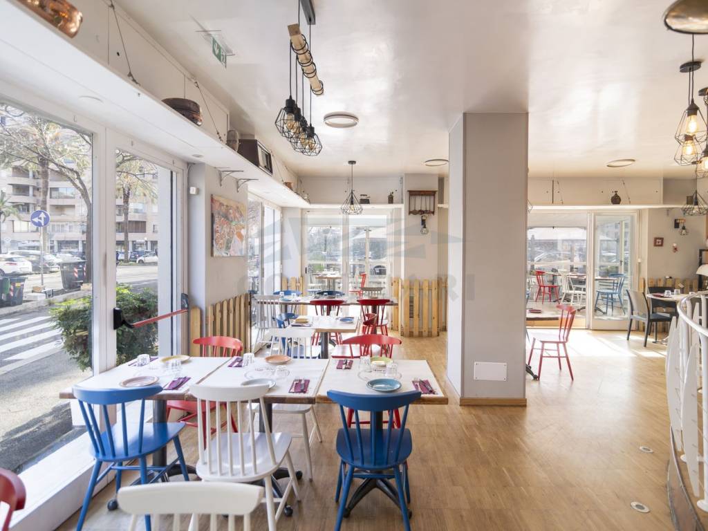 negozio in vendita a Roma in zona Torrino