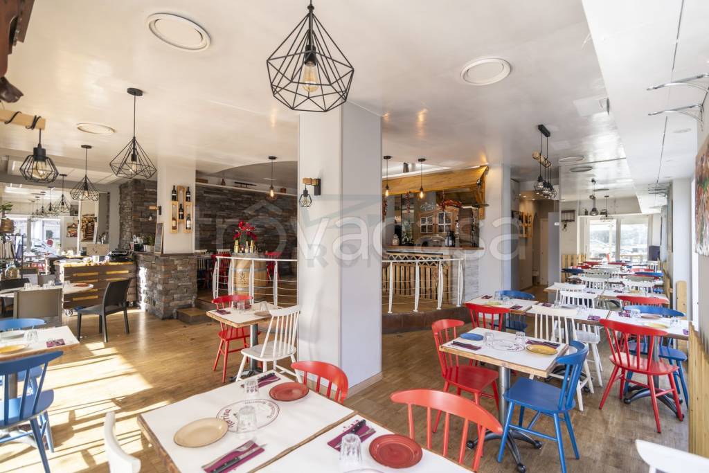 negozio in vendita a Roma in zona Torrino