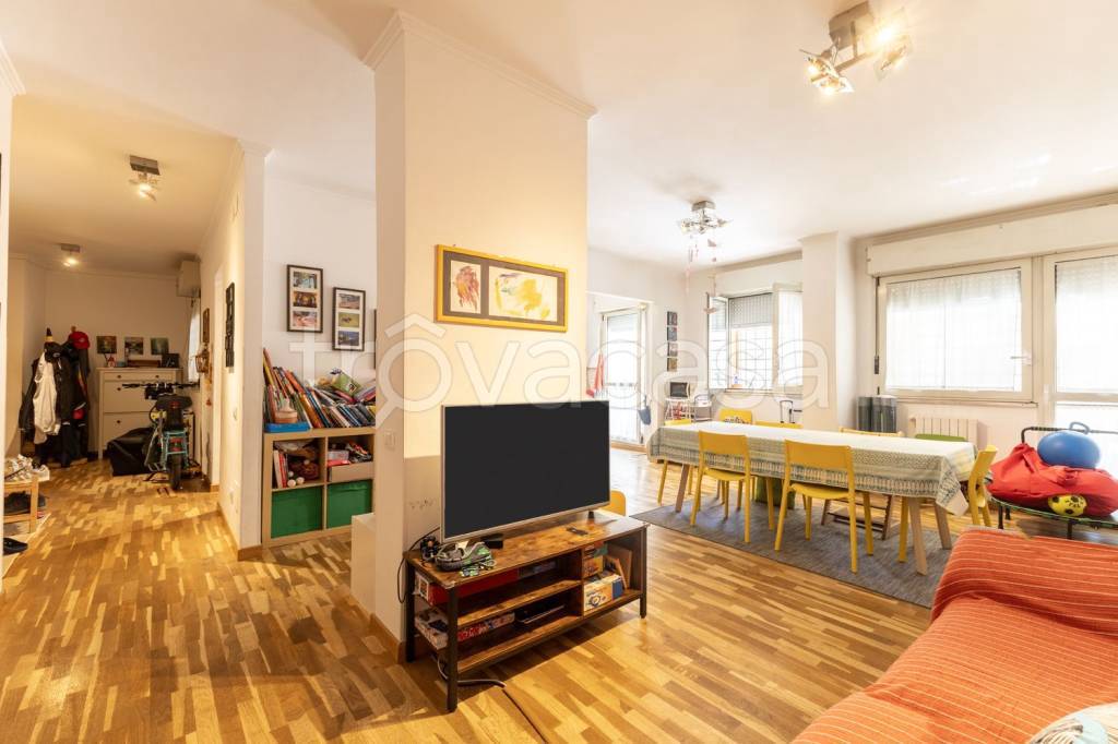 appartamento in vendita a Roma in zona Ardeatino