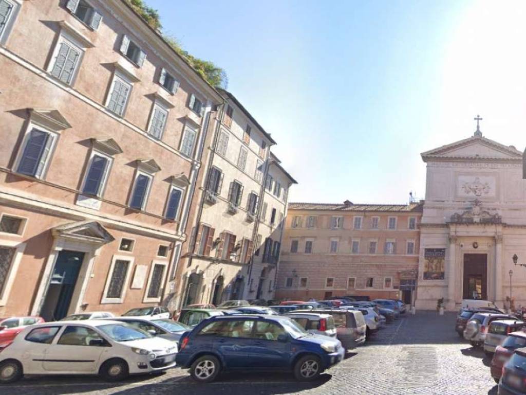 appartamento in vendita a Roma in zona Parione/Sant'Eustachio