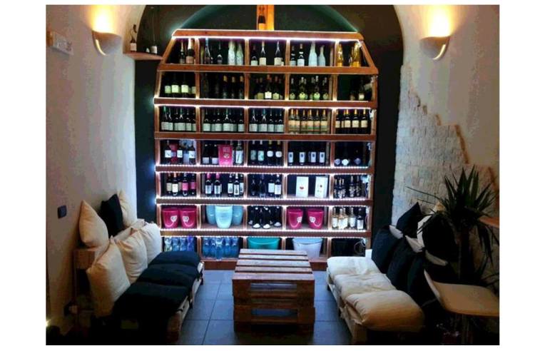 negozio in vendita a Roma in zona Trastevere