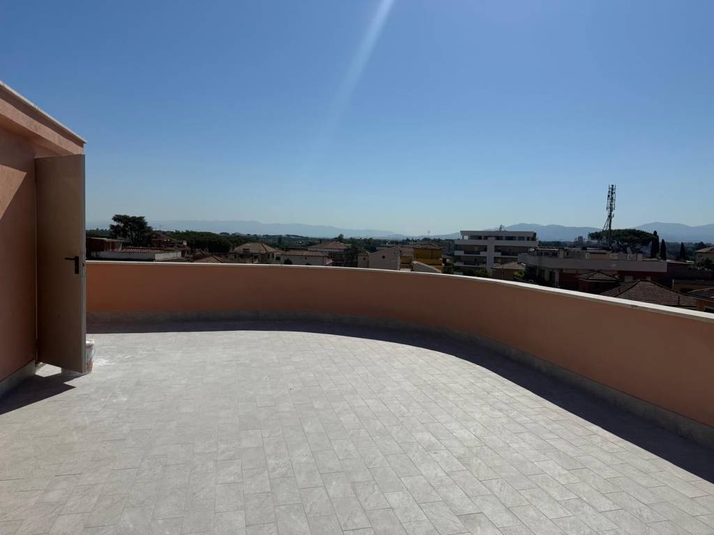 appartamento in vendita a Roma in zona Appio Pignatelli