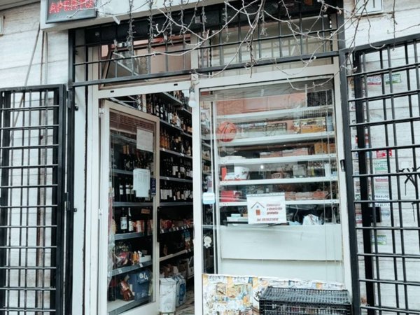 negozio in vendita a Roma in zona Appio Latino