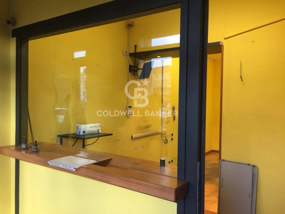 locale commerciale in vendita a Roma in zona Primavalle