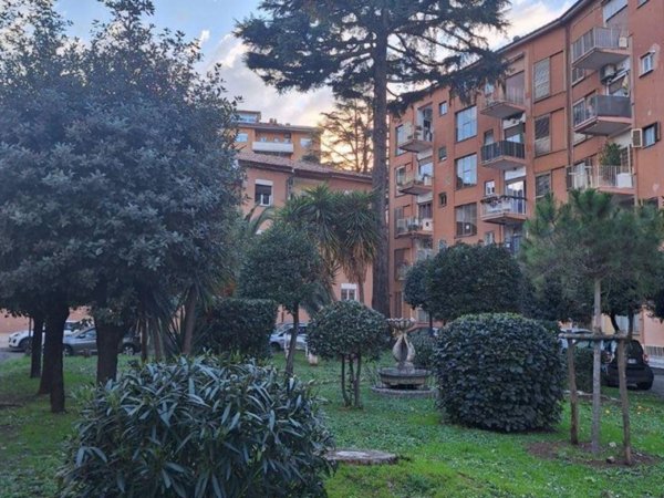 appartamento in vendita a Roma in zona Torre Spaccata