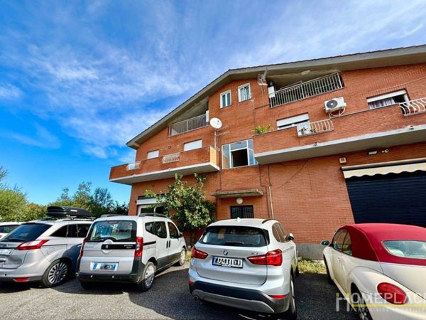 appartamento in vendita a Roma in zona Finocchio