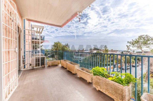 appartamento in vendita a Roma in zona Axa