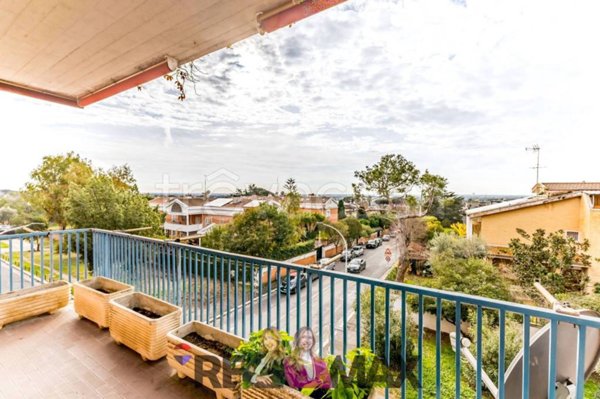 appartamento in vendita a Roma in zona Axa