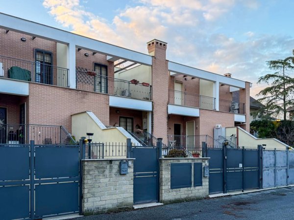 casa indipendente in vendita a Roma in zona Massimina/Casal Lumbroso