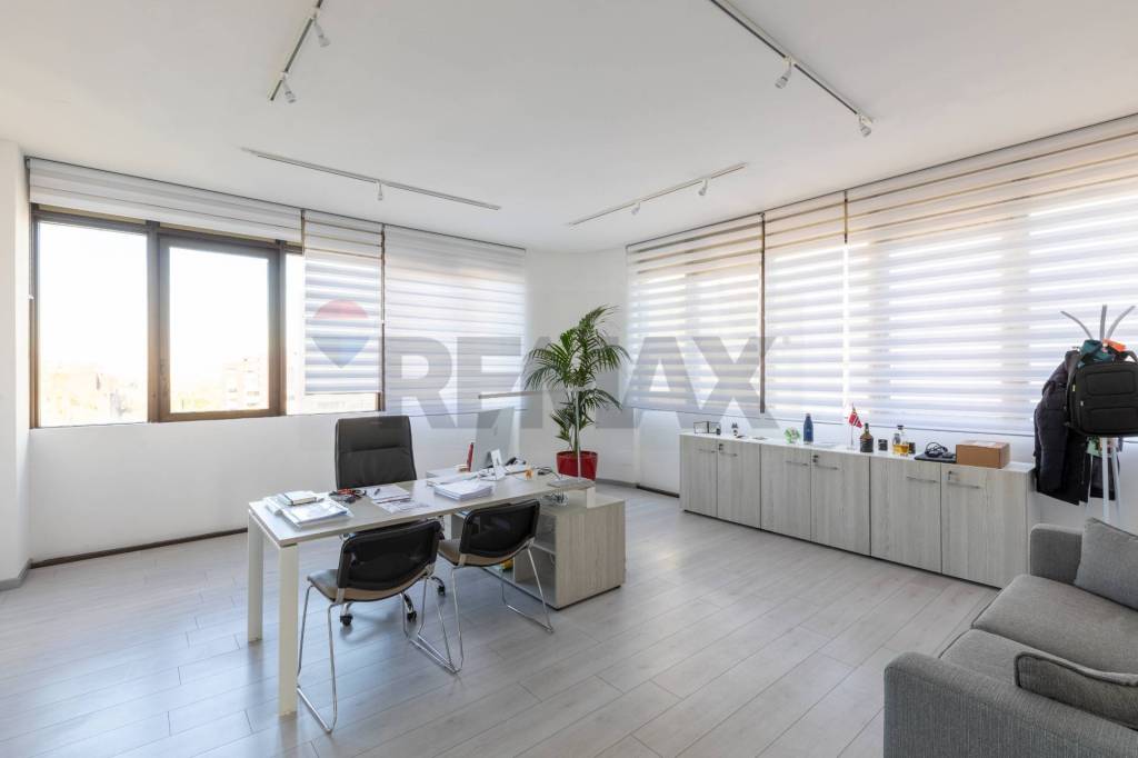 ufficio in vendita a Roma in zona EUR