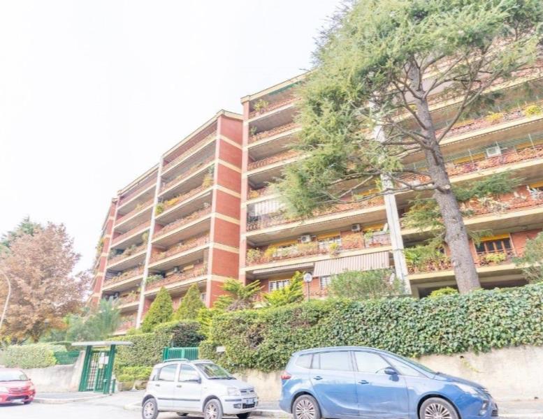 appartamento in vendita a Roma in zona Tomba di Nerone