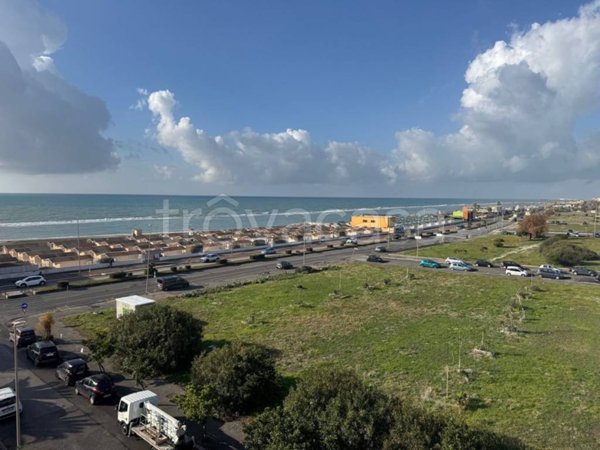 appartamento in vendita a Roma in zona Ostia