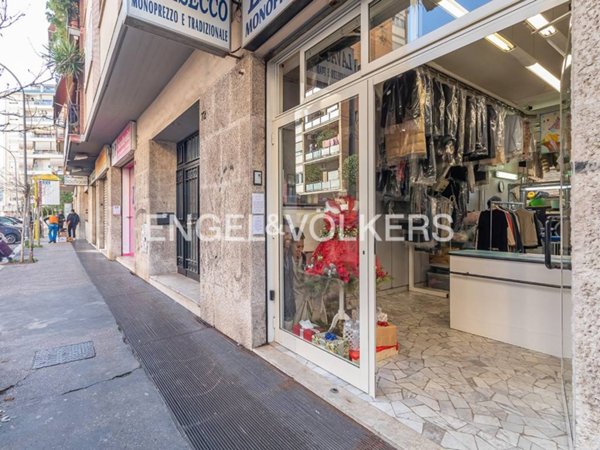 negozio in vendita a Roma in zona Collatino
