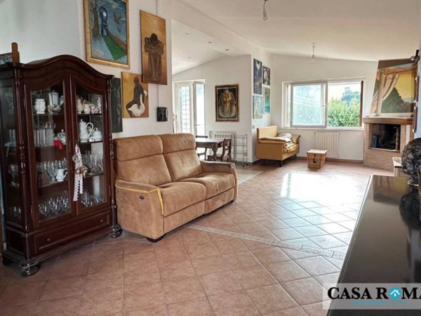 appartamento in vendita a Roma in zona Valle Muricana