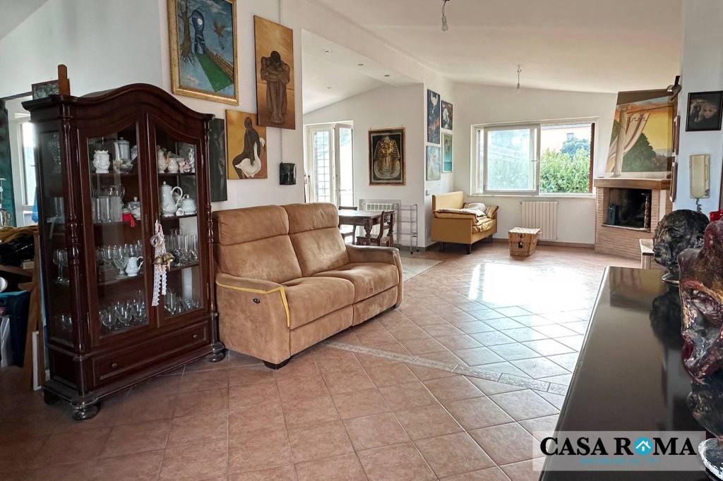 appartamento in vendita a Roma in zona Valle Muricana