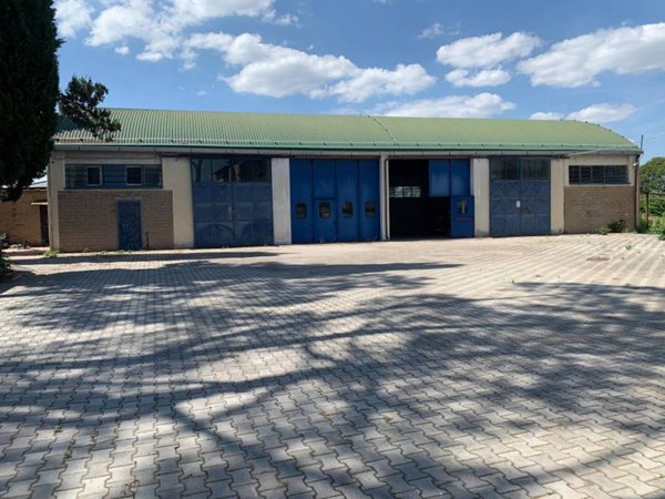 locale commerciale in vendita a Roma in zona Tor Vergata/Torrenova