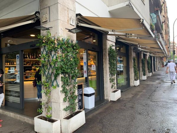negozio in vendita a Roma in zona Prenestino-Centocelle