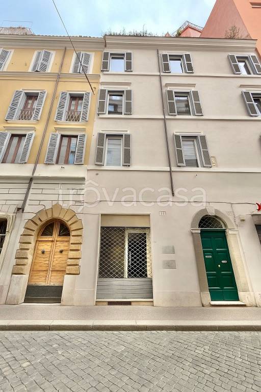 appartamento in vendita a Roma in zona Trevi-Colonna