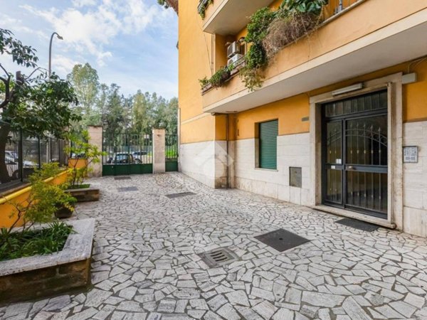 appartamento in vendita a Roma in zona Appio Latino